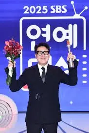 《2025年 SBS演艺大赏》：爆冷！刘在石竟败给新人？这届颁奖礼，有毒！